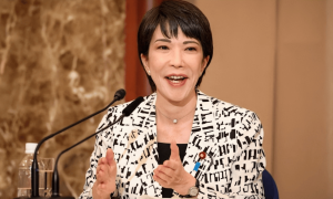 中日防长见过一面后，日本代表团启程访华，高市早苗暴露真面目