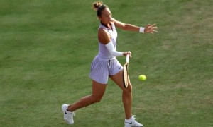 泪目抉择！郑钦文手肘藏2块碎骨，硬撑=毁职业生涯！退赛真相让质疑者闭嘴