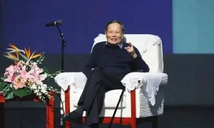 送别杨振宁！杨振汉现身八宝山回忆兄长，透露其晚年一大遗憾