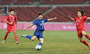 十五运会女足成年组开赛 广东队迎“开门红”