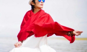 原创 
            张敏是曾经的香港女神之一,如今年过五旬,近照皮肤还很好!