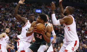 阵容对比:伦纳德字母哥成各自强点 雄鹿板凳更好