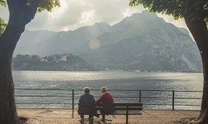 2050年中国2.3个劳动力养1个老人,商业养老险有望爆发