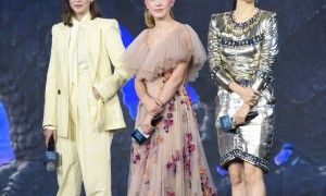 原创 
            章子怡气质确实好!银色短裙大胆露腿,踩驴蹄鞋不输同台欧美女星