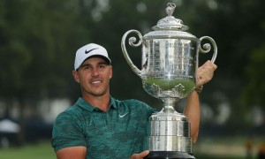 科普卡目标大满贯冠军10+:伍兹已经老了 我们不算竞争