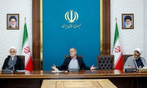 伊朗总统:美国无意通过谈判解决伊朗核问题