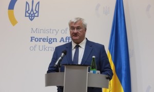 乌克兰外长:呼吁国际原子能机构介入扎波罗热核电站外部断电事件