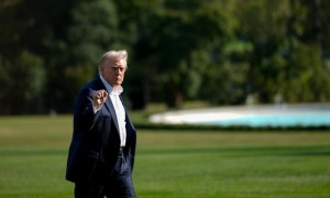 外媒:美军因政府“停摆”面临无薪工作,特朗普宣布将主持“史上最大”海军庆典