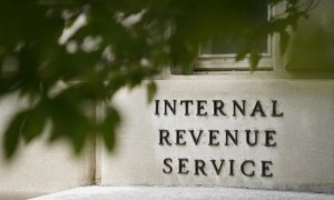 美联邦政府继续停摆 国税局近半员工被迫休假