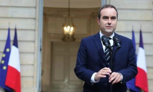 法国总理复职后在议会发表演讲 阐述施政纲领