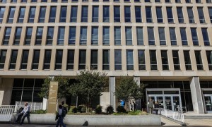 “无法访问工作邮箱”,美国联邦雇员惊慌失措,忙着查证自己是否已被解雇