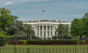 美国法官暂时阻止特朗普政府在“停摆”期间裁员