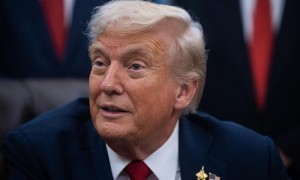 特朗普签署行政令 对进口中型和重型卡车征收25%关税