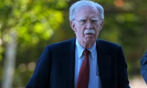 特朗普前助理博尔顿否认不当处理机密信息指控