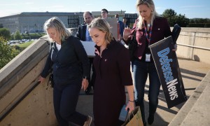 集体拒签“最后通牒”,大批媒体撤离五角大楼