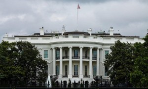 特朗普称即日起停止所有向哥伦比亚的付款