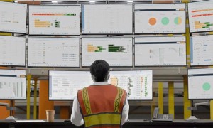 严峻的未来:因AI砍掉10%白领,亚马逊下一步要实现75%的运营自动化,数十万蓝领岗位也不保?