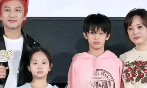 孙俪儿子帅到认不出!年仅14岁1米7又瘦又高,五官深邃帅过邓超