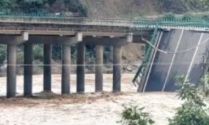 雅安山洪已致8人遇难,村民:“很多人在睡觉,来不及跑”